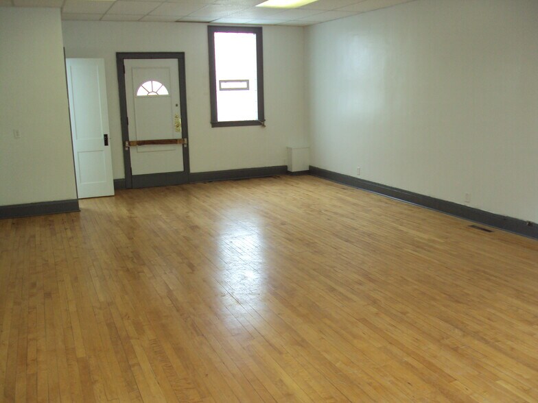 More Photos Of 1828-1832 E 35th St, Minneapolis Storefront For Lease