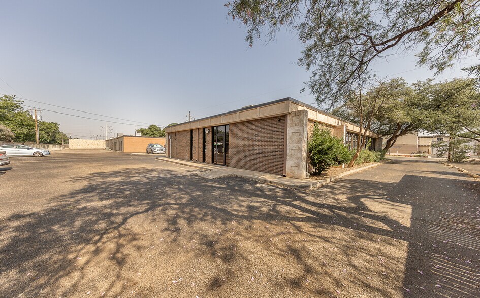 More Photos Of 2599 74th St, Lubbock Office For Sale