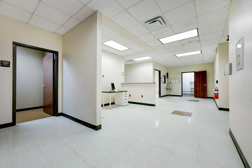 More Photos Of 910 N Highway 146, Baytown Medical For Sale