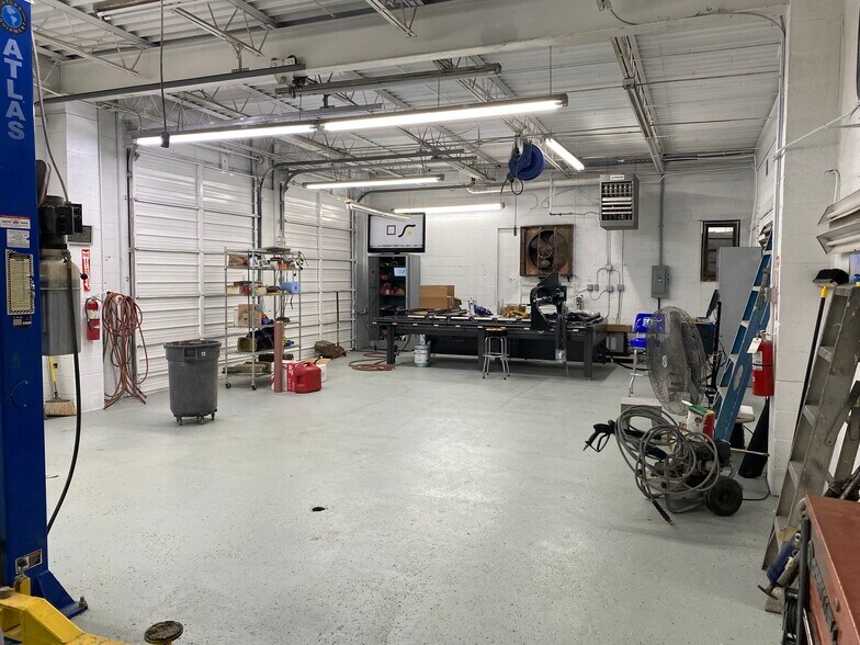 More Photos Of 5018 Euclid Rd, Virginia Beach Service For Lease