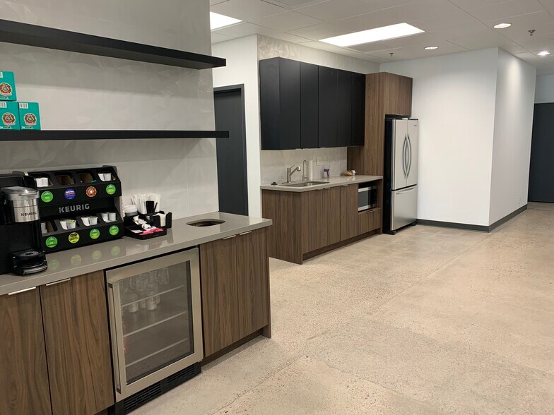 More Photos Of 2050 S Cottonwood Dr, Tempe Medical For Lease