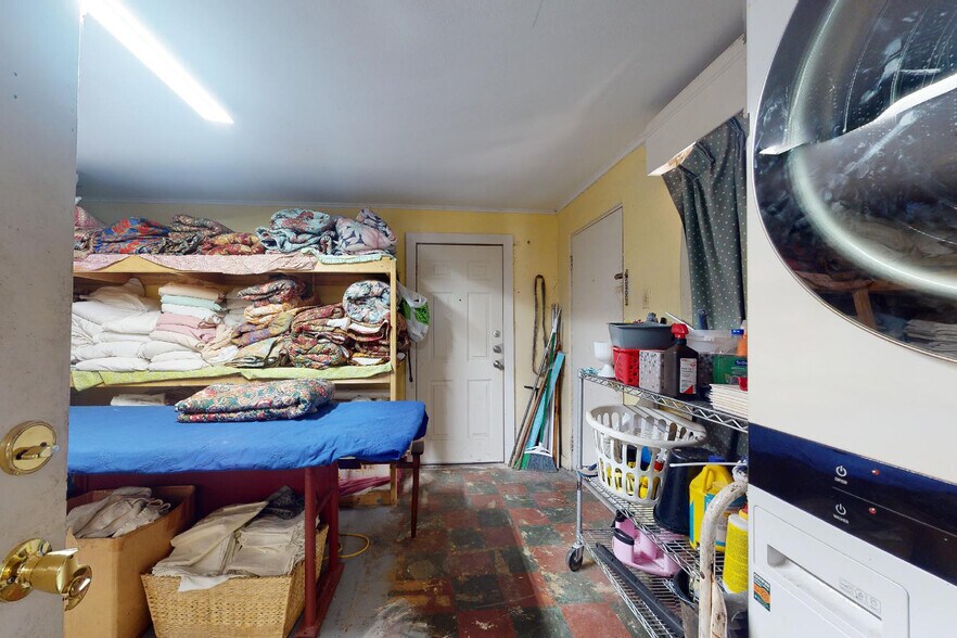 More Photos Of 819 W 7th St, Texarkana Hotel For Sale