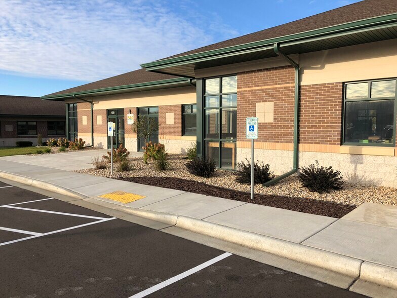 Primary Photo Of 1021 Quinn Dr, Waunakee Office For Lease