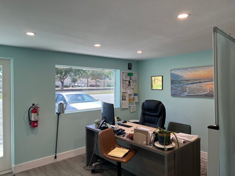 More Photos Of 1810 N Dixie Hwy, Hollywood Warehouse For Lease