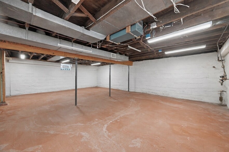 More Photos Of 2404 Saw Mill Run Blvd, Pittsburgh Storefront For Sale