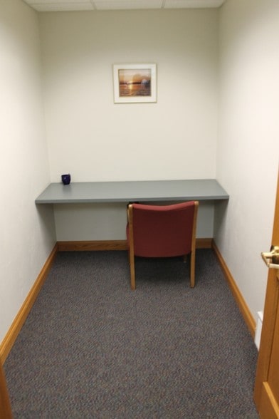 More Photos Of 2848 Memorial Dr, Two Rivers Medical For Lease