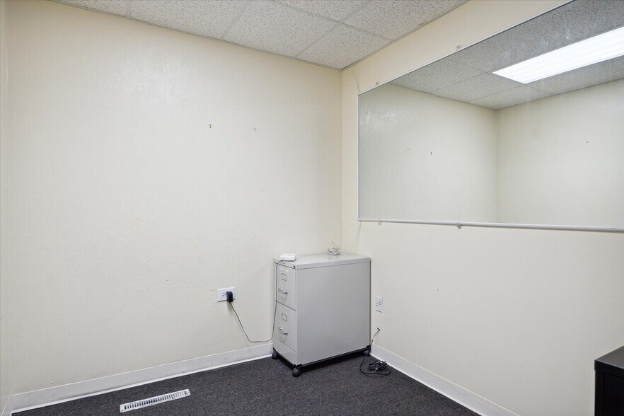 More Photos Of 22610 Rosewood St, Oak Park Office Residential For Sale