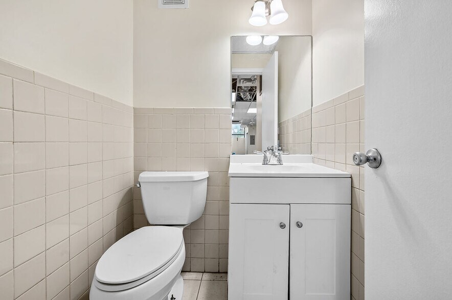 More Photos Of 1142A S Railroad Ave, Staten Island Office For Sale