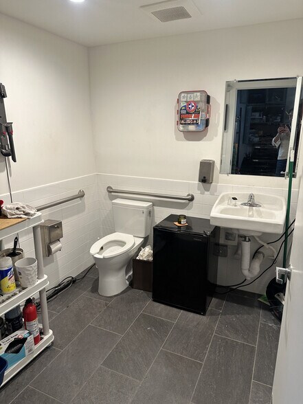 More Photos Of 301-315 Valencia St, San Francisco Storefront Retail Office For Lease
