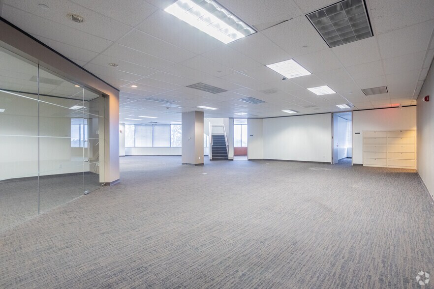 More Photos Of 1111 N Loop W, Houston Office For Sale