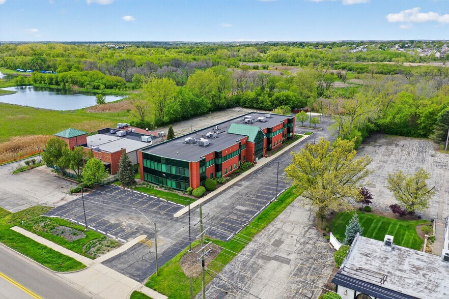 More Photos Of 213 Front St, McHenry Office For Lease