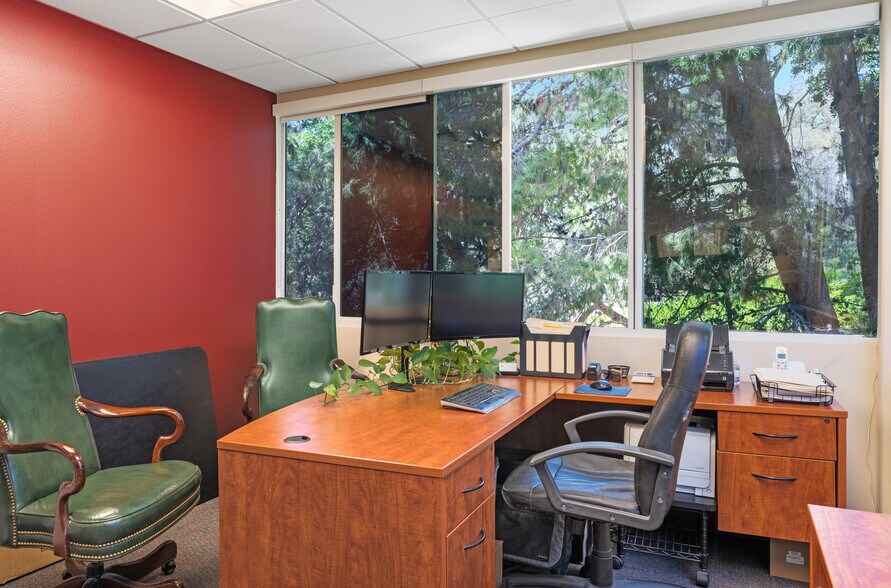More Photos Of 5850 Oberlin Dr, San Diego Office For Sale