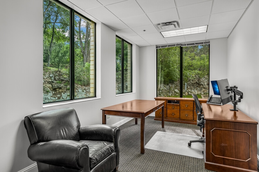 More Photos Of 4800 Bee Cave Rd, Austin Medical For Lease