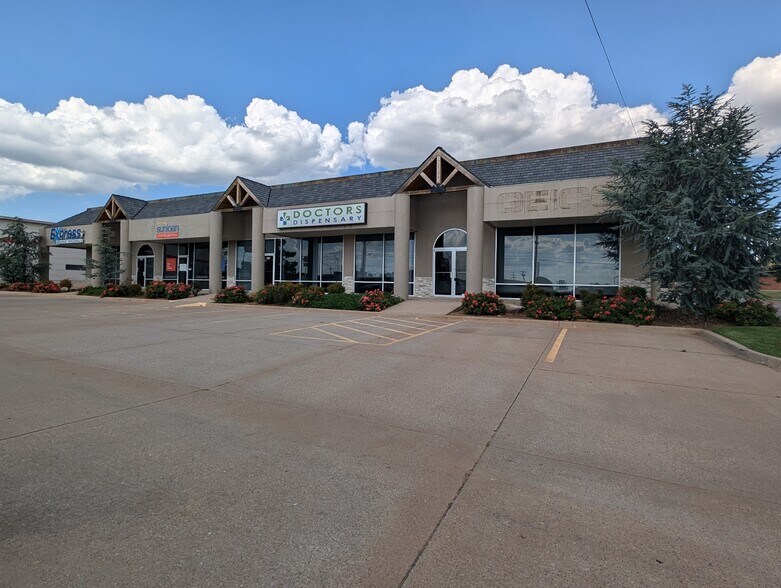 More Photos Of 1315-1321 NW Sheridan Rd, Lawton Office For Lease