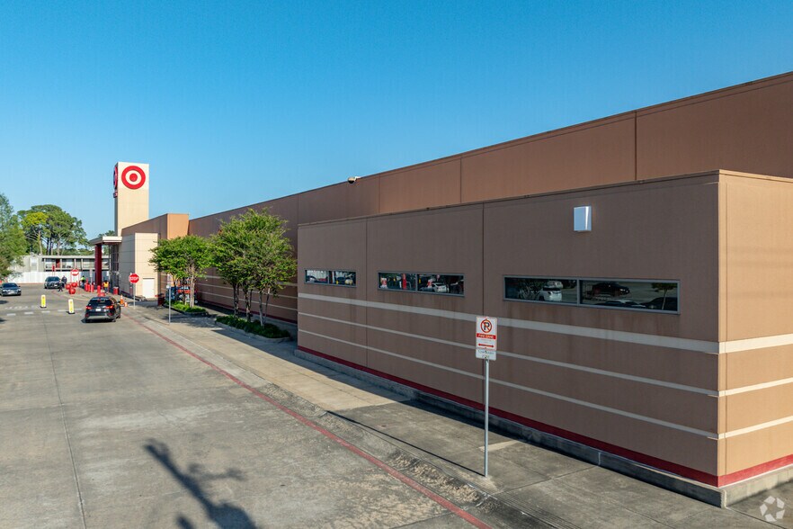 More Photos Of 8539-8605 Westheimer Rd, Houston General Retail For Sale