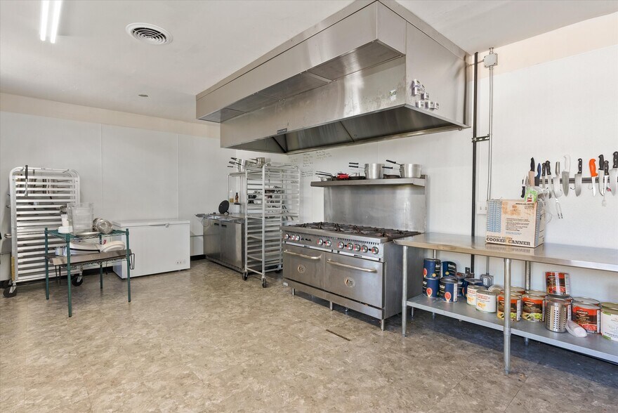 More Photos Of 1133 Indiana Ave, Sheboygan Storefront Retail Office For Lease