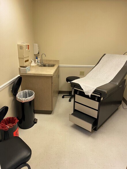 More Photos Of 819 E 1st St, Sanford Medical For Sale