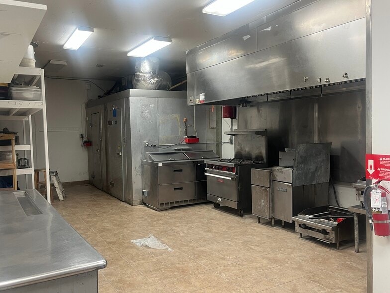 More Photos Of 8016 Arlington Expy, Jacksonville Hotel For Lease