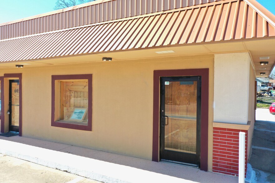 More Photos Of 601 S 9th Ave, Durant Office For Sale