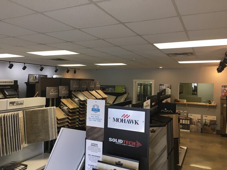 More Photos Of 101 W Washington Center Rd, Fort Wayne Storefront Retail Office For Lease