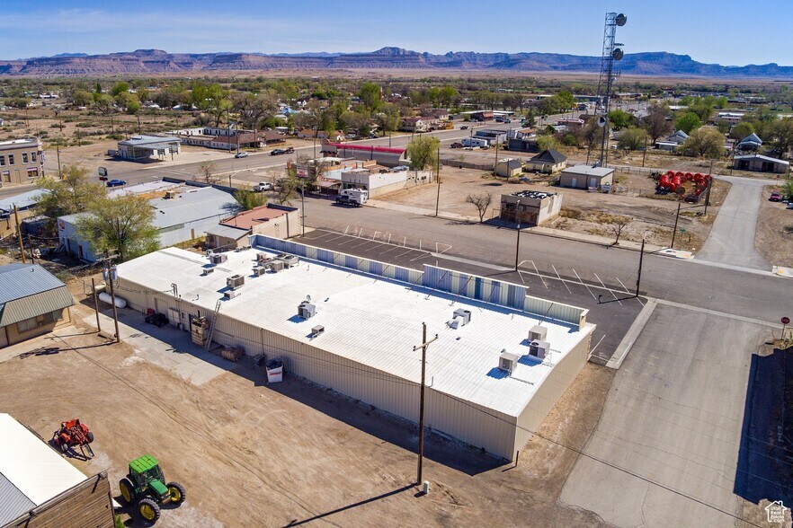 More Photos Of 80 S Broadway St, Green River Supermarket For Sale