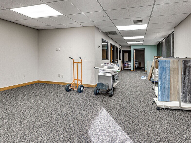 More Photos Of 11100 Stratford Dr, Oklahoma City Loft Creative Space For Sale