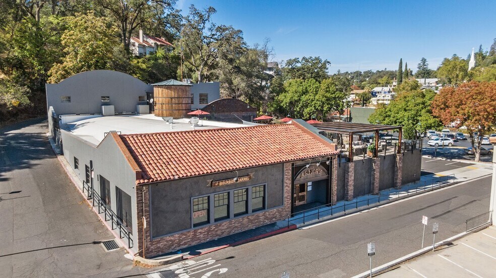 More Photos Of 208 S Green St, Sonora Restaurant For Sale
