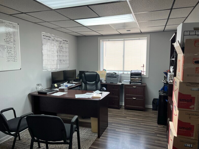 More Photos Of 8718 Statesville Rd, Charlotte Warehouse For Lease