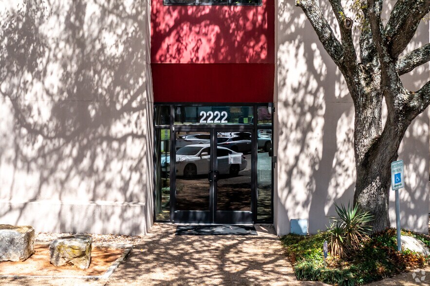 More Photos Of 2222 Western Trails Blvd, Austin Loft Creative Space For Lease