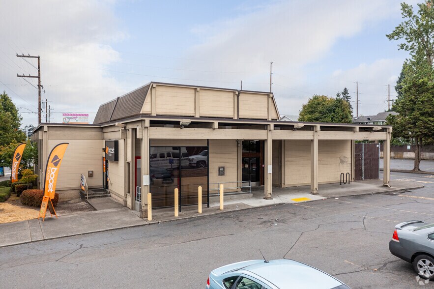 Primary Photo Of 10120 NE Sandy Blvd, Portland Bank For Lease