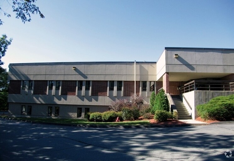 More Photos Of 755 Middlesex Tpke, Billerica Light Manufacturing For Lease