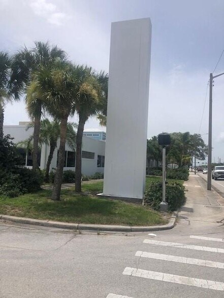 More Photos Of 1102 S Us Highway 1, Fort Pierce General Retail For Sale