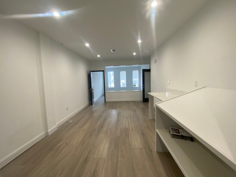 More Photos Of 1802 11th St NW, Washington Office For Lease