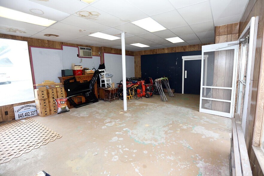More Photos Of 5013 New York 52, Jeffersonville Auto Repair For Sale