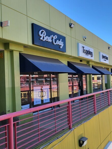 More Photos Of 1100 S San Pedro St, Los Angeles Storefront For Lease