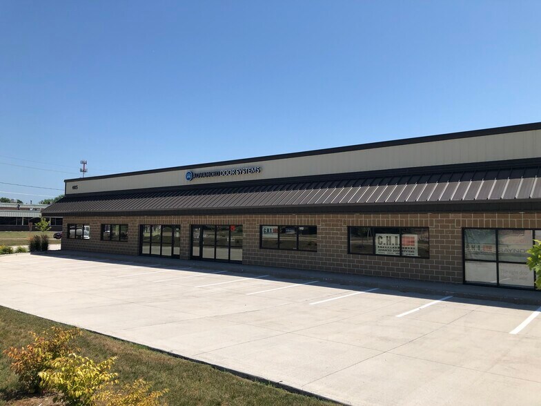 More Photos Of 405 SE Magazine Rd, Ankeny Research And Development For Lease