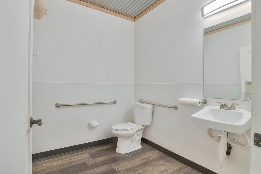 More Photos Of 203-205 W Central Ave, Lompoc Loft Creative Space For Sale