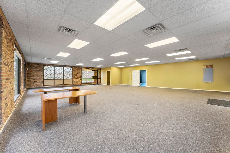 More Photos Of 4241 Kirk Rd, Austintown Office For Sale