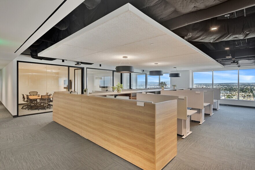 More Photos Of 10 Universal City Plz, Universal City Office For Lease