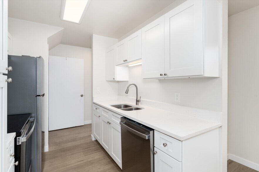 More Photos Of 1842 Hennington Ct, Longmont Multifamily For Sale