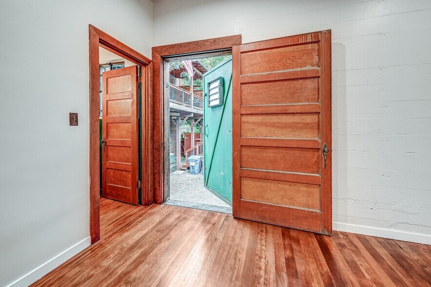 More Photos Of 1116 1st St, Snohomish Storefront For Lease