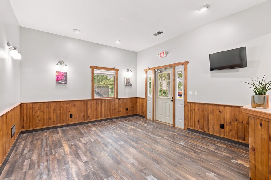 More Photos Of 15 Reaghs Way, Oxford Veterinarian Kennel For Sale