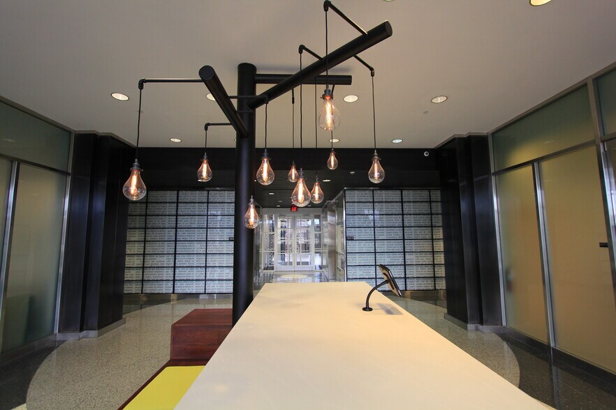 More Photos Of 250 Parkway Dr, Lincolnshire Coworking Space