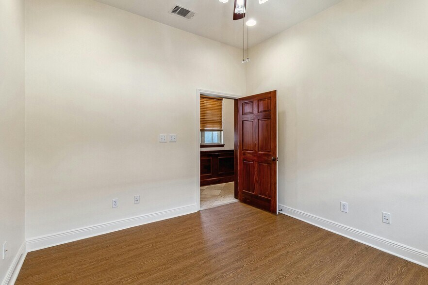 More Photos Of 310 Stagecoach Trl, San Marcos Medical For Lease