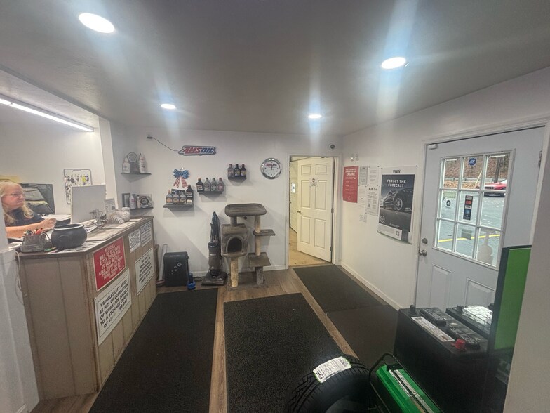 More Photos Of 434 Boston Post Rd, Warren Industrial For Sale