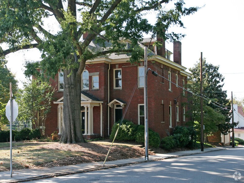 More Photos Of 1110 Brookstown Ave, Winston-Salem Office For Lease