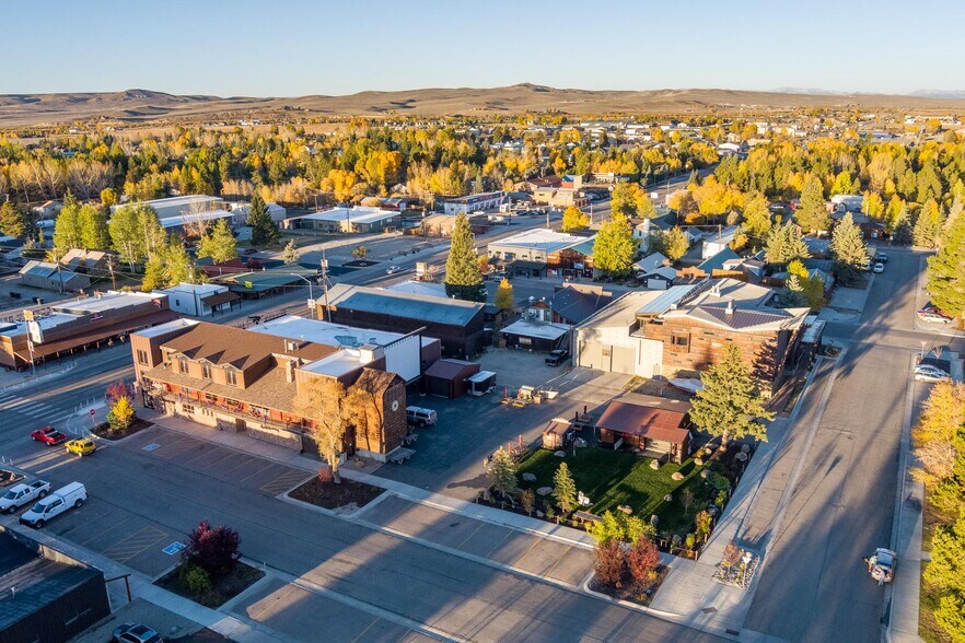 More Photos Of 117 Pine St, Pinedale Restaurant For Sale