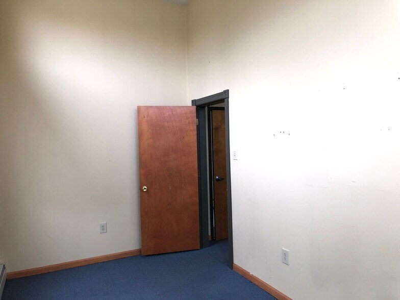 More Photos Of 203 S White Horse Pike, Waterford Works Medical For Lease