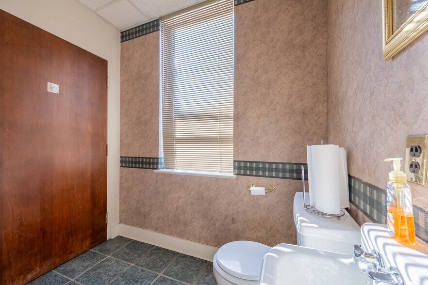 More Photos Of 65 E Main St, Pulaski Coworking Space