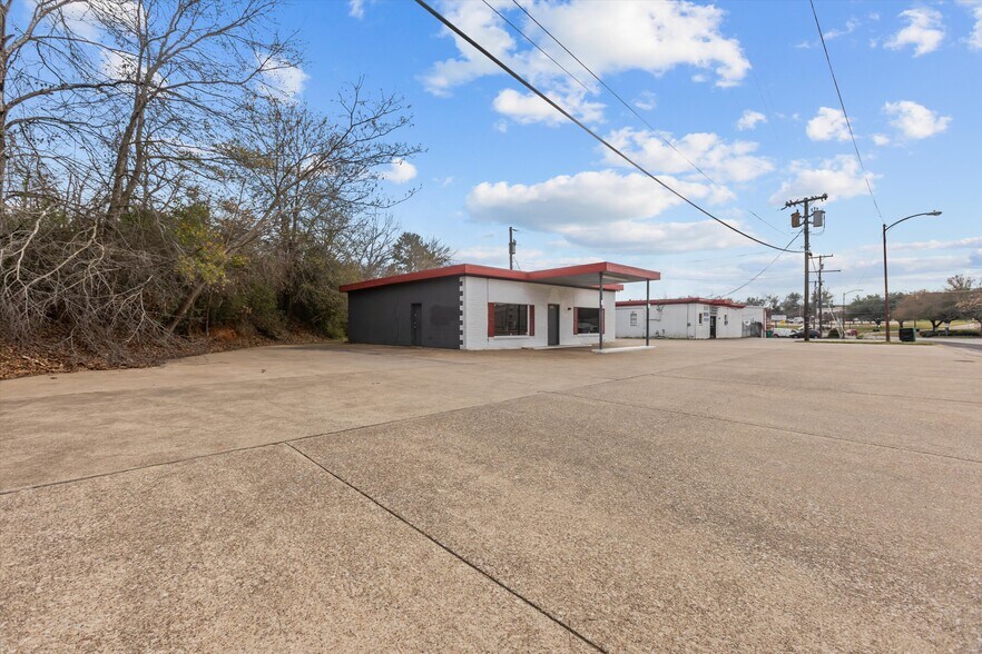 More Photos Of 1306 HWY 155, Palestine Auto Repair For Sale